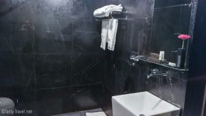 Black-Hotel-Badezimmer