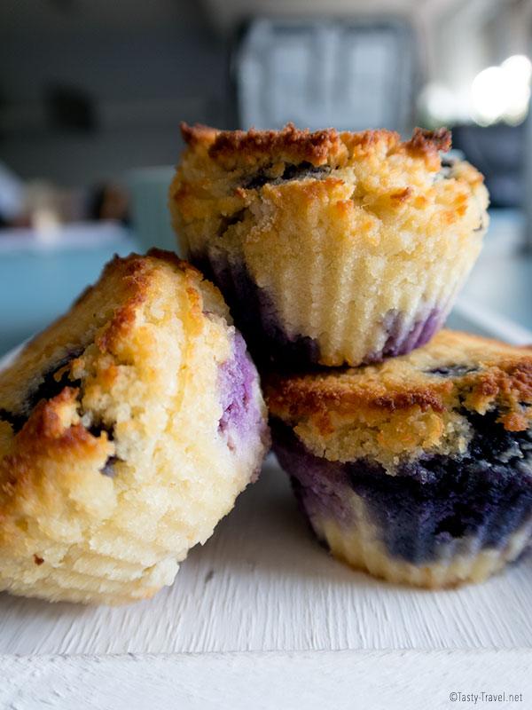 keto-blueberry-muffin